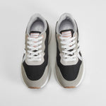 Deportiva retrojogging negra NYC