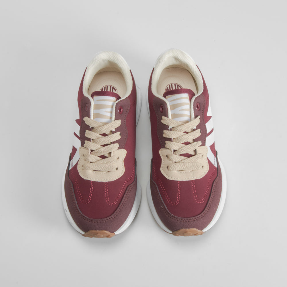 Deportiva casual retrojogging burdeos NYC