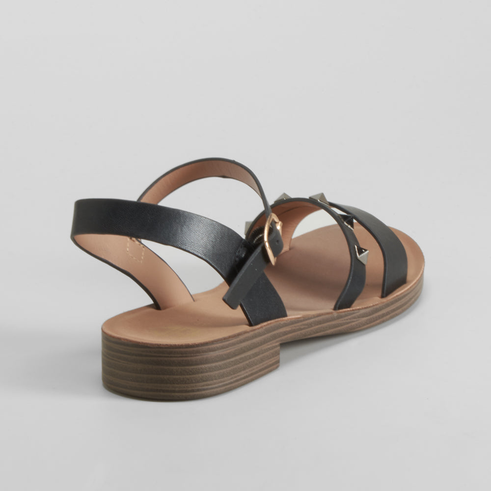 Sandalia plana tachuelas negra NYC