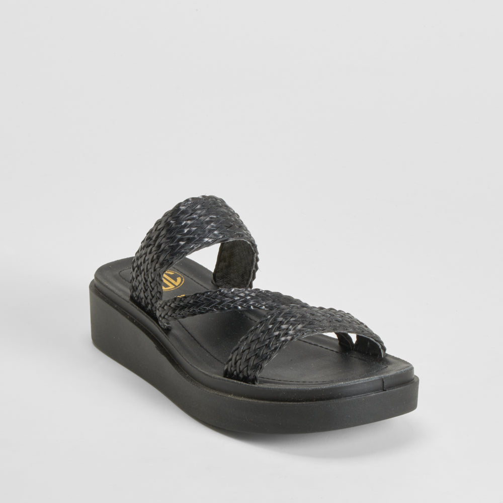Sandalia plataforma trenzada negra NYC