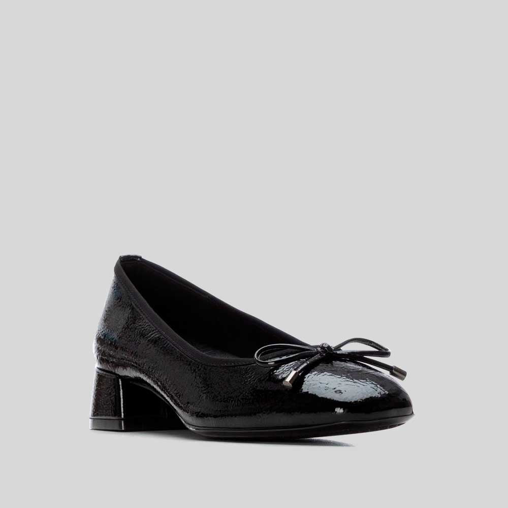 Zapato tacón bajo lazo negro XTI