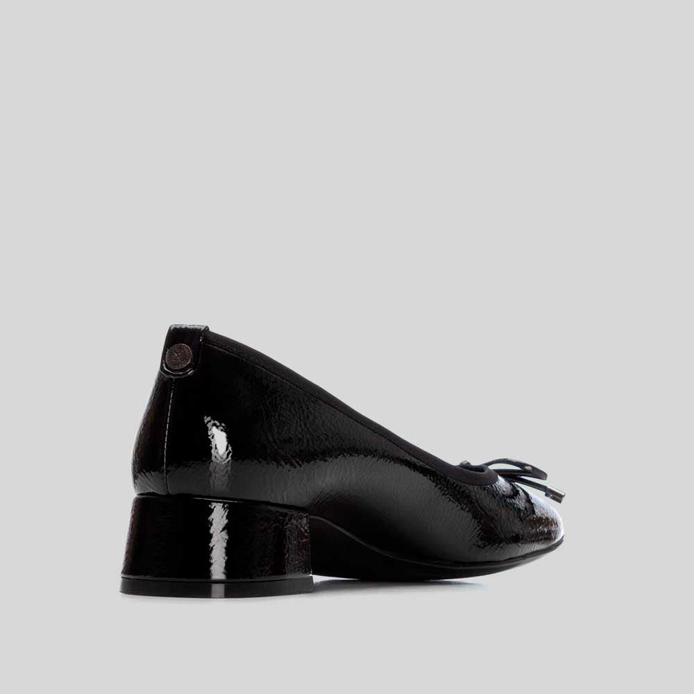 Zapato tacón bajo lazo negro XTI