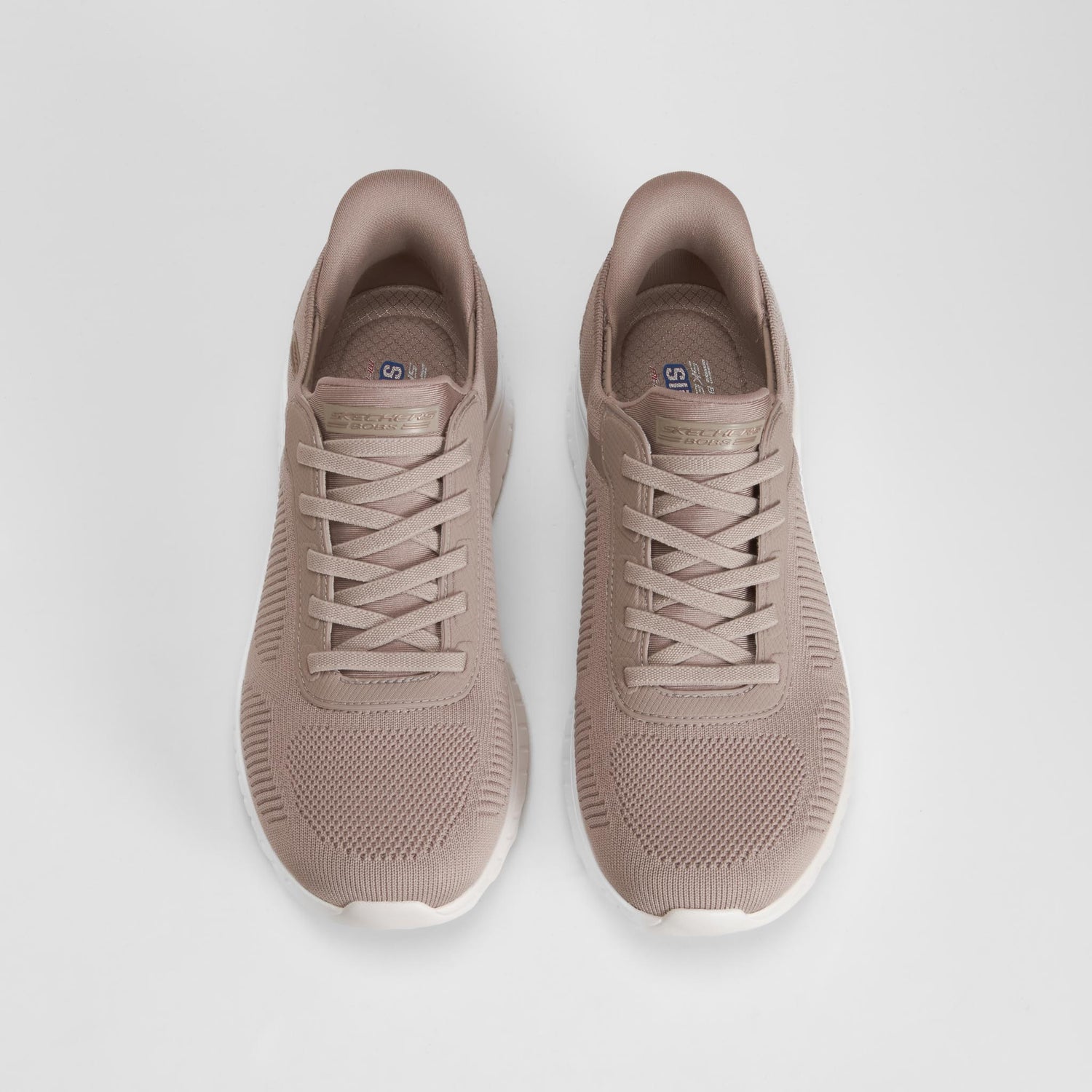 Zapatilla deportiva marrón suela blanca SKECHERS