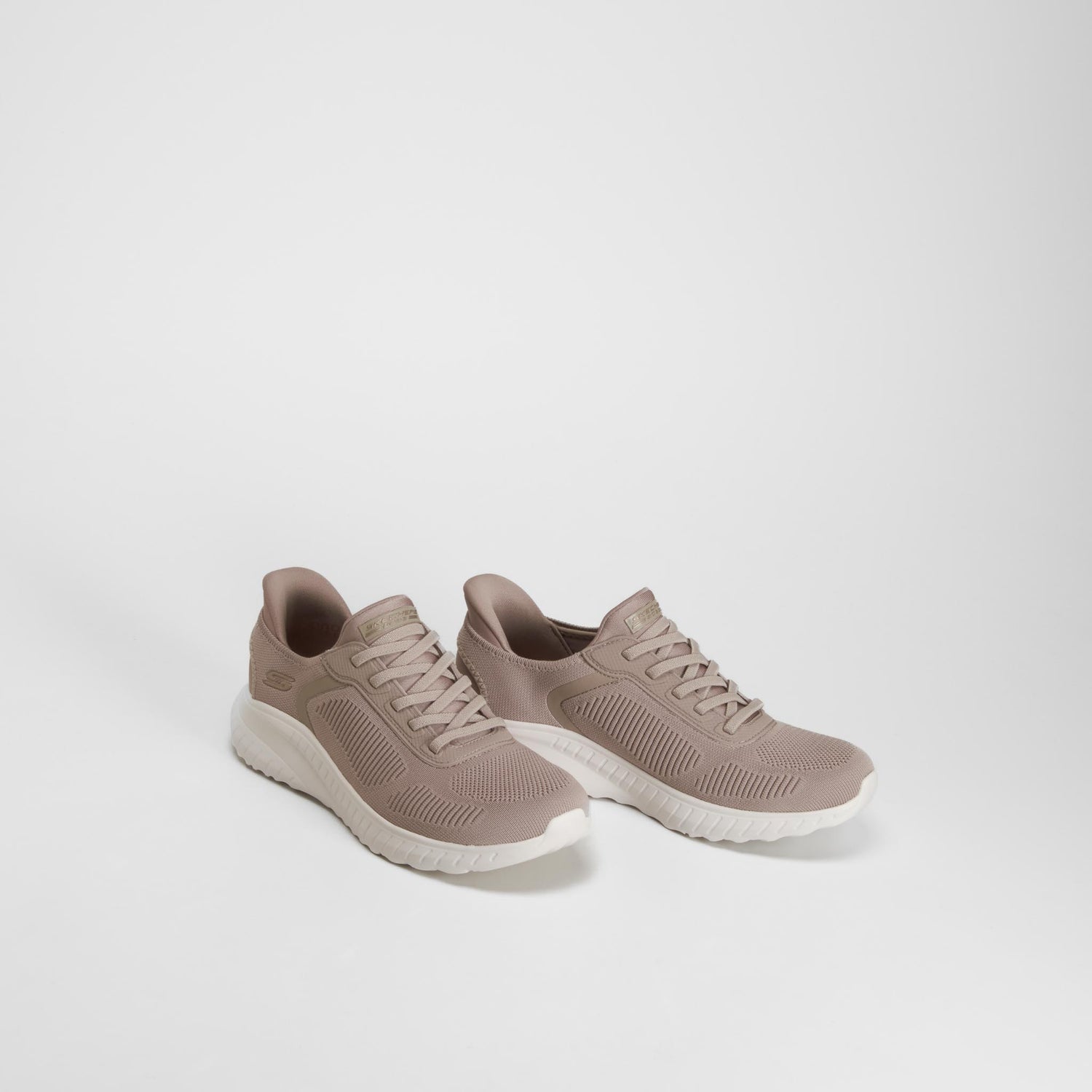 Zapatilla deportiva marrón suela blanca SKECHERS