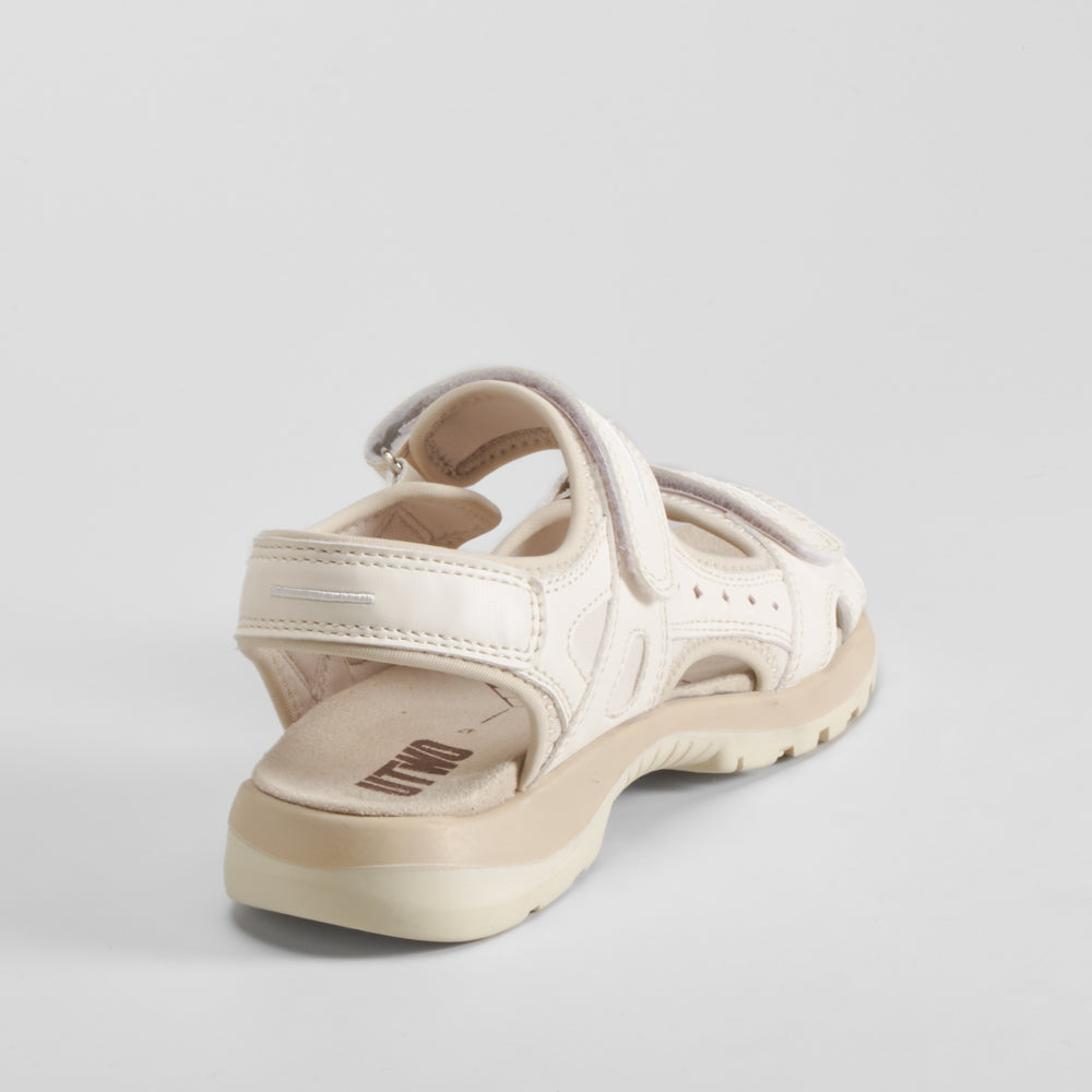Sandalia deportiva beige UTWO