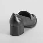 Mocasín tacón Hexaflex negro COMFEET