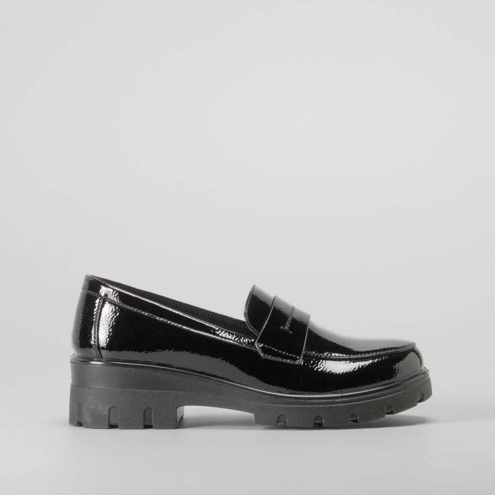 Mocasín charol Soft Insock negro COMFEET