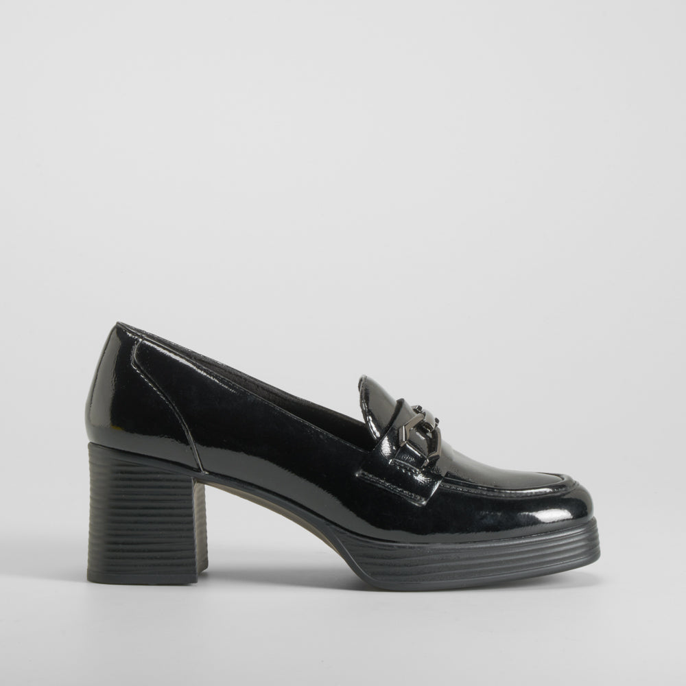 Mocasín tacón plataforma charol negro PICCOLA PIU
