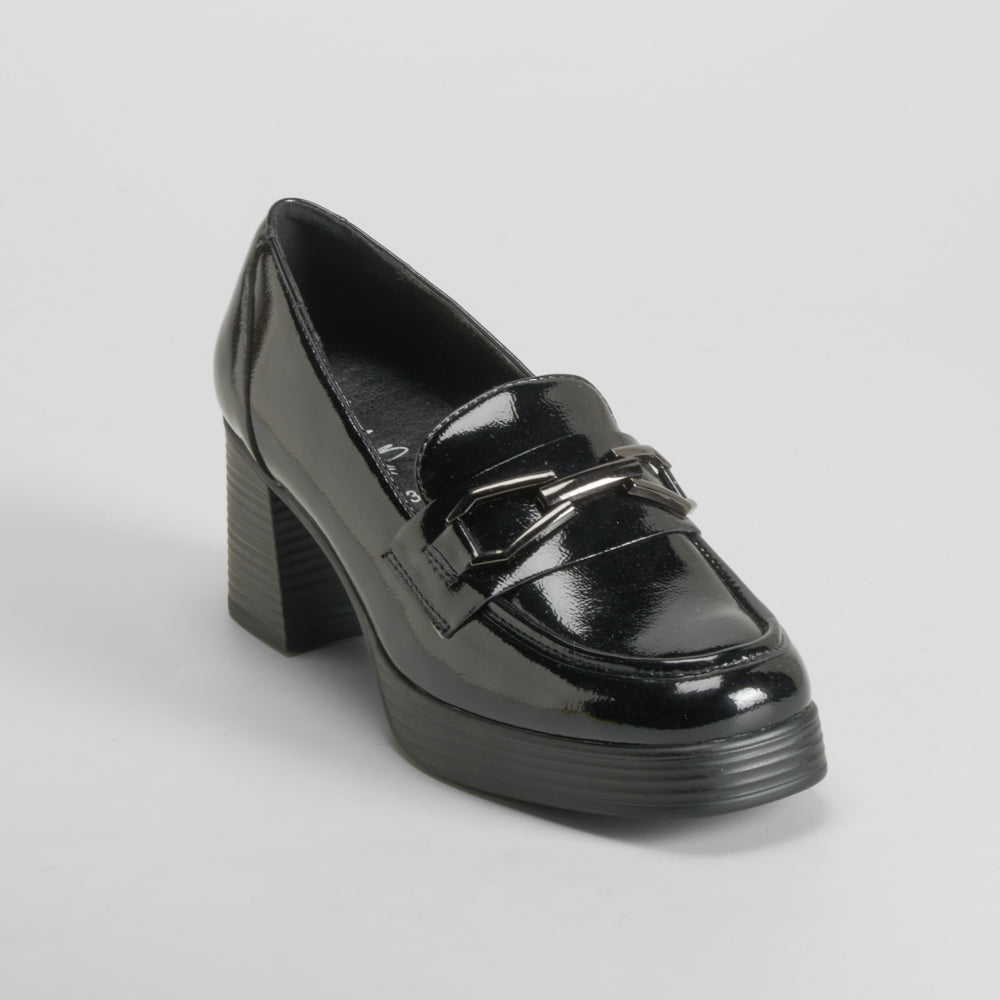 Mocasín tacón plataforma charol negro PICCOLA PIU