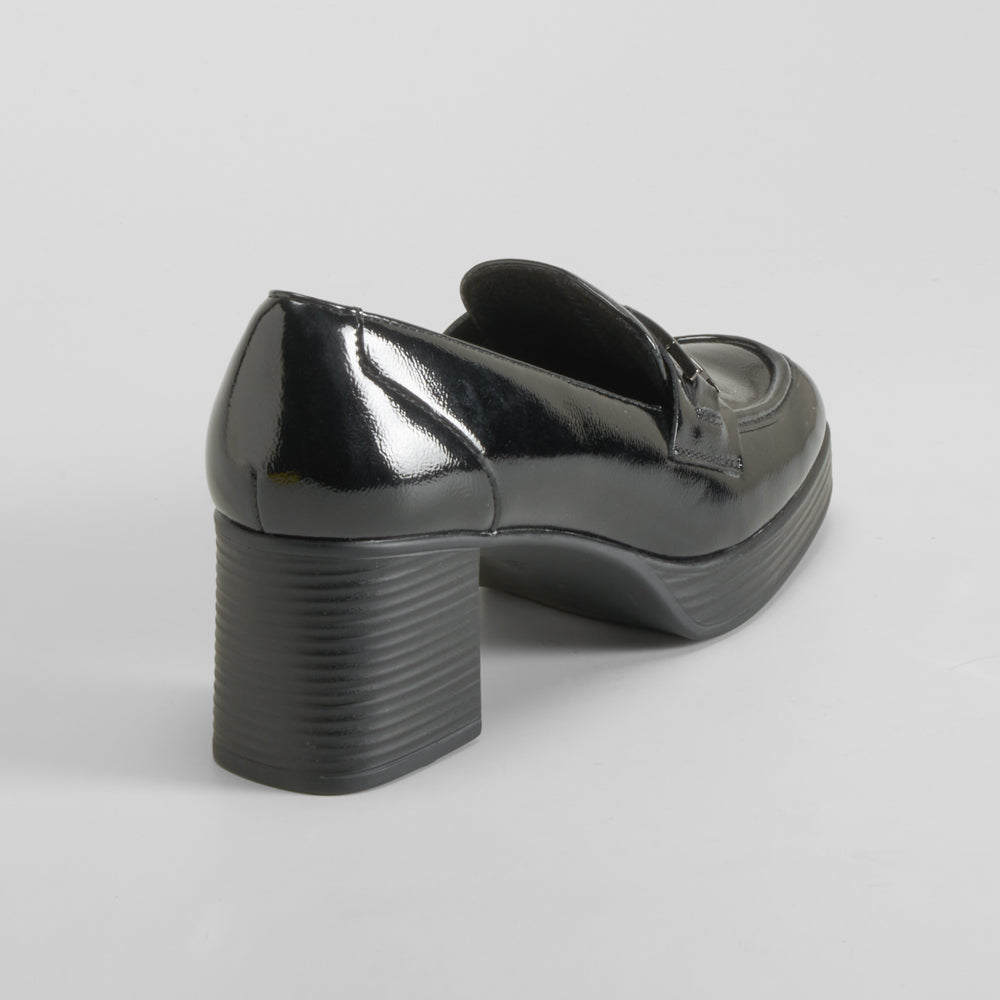 Mocasín tacón plataforma charol negro PICCOLA PIU
