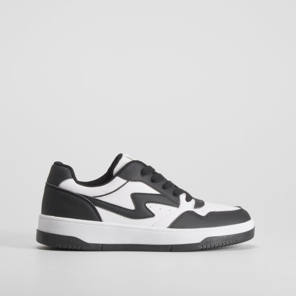 Deportiva basket low blanca y negra SEVEN FIVE