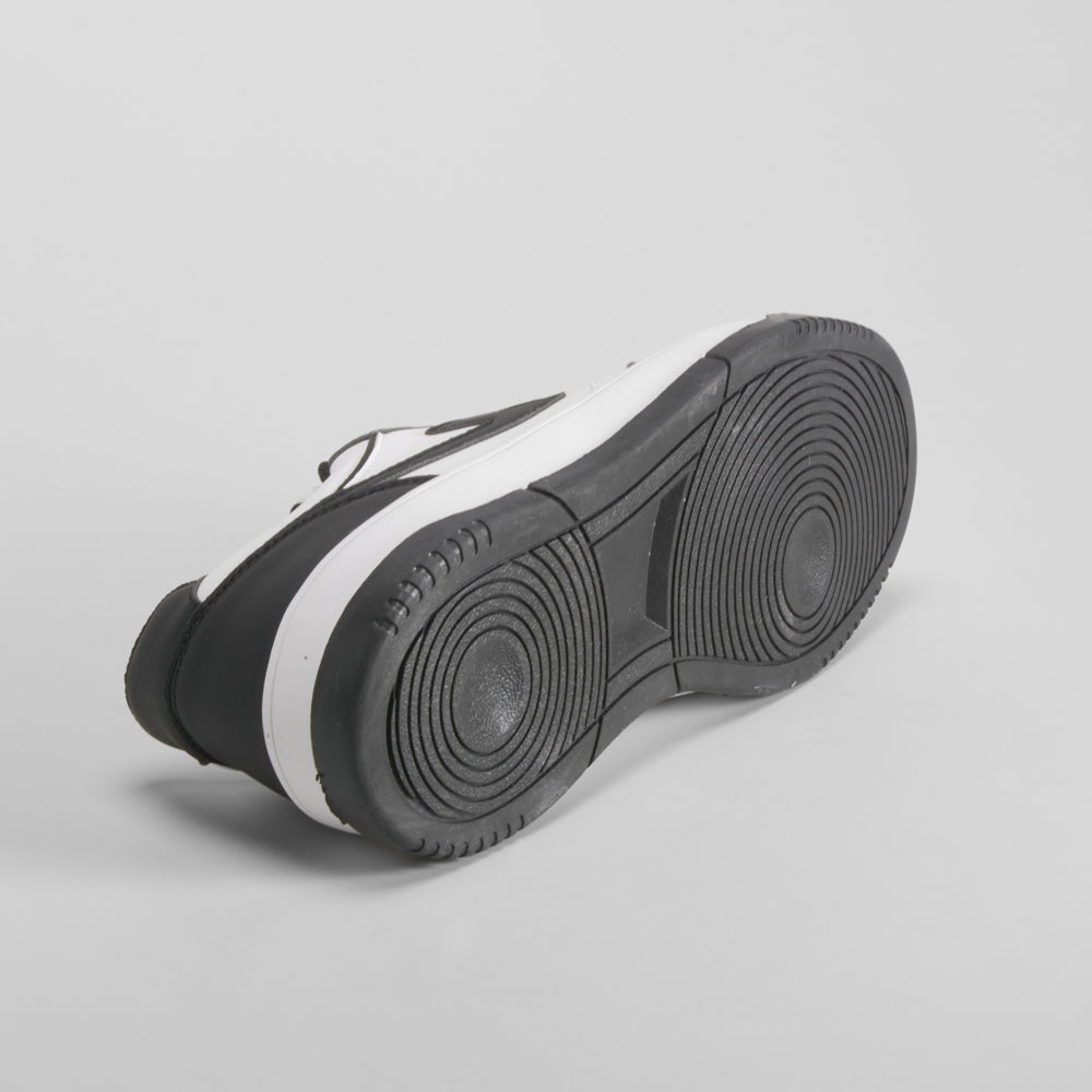 Deportiva basket low blanca y negra SEVEN FIVE