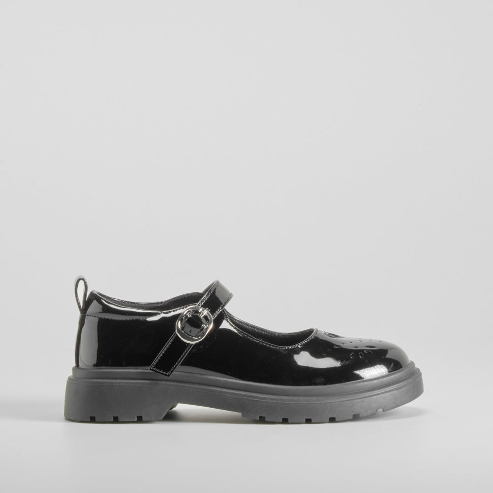 Merceditas de charol negro OH GIRL