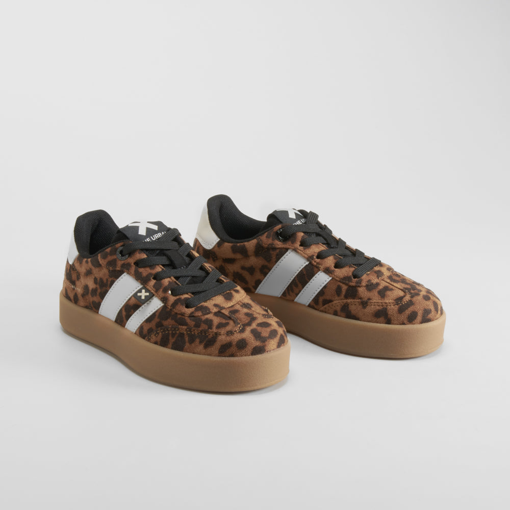 Deportiva casual leopardo XTI