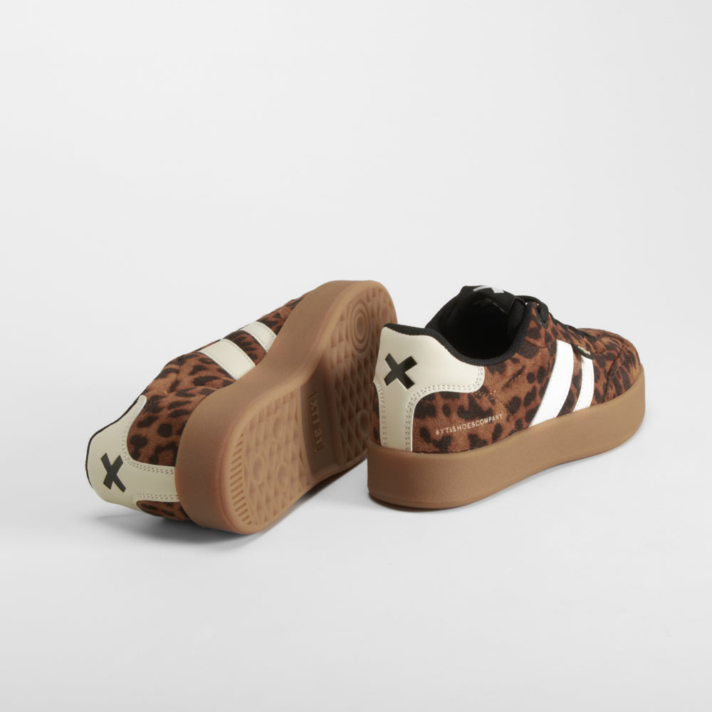 Deportiva casual leopardo XTI