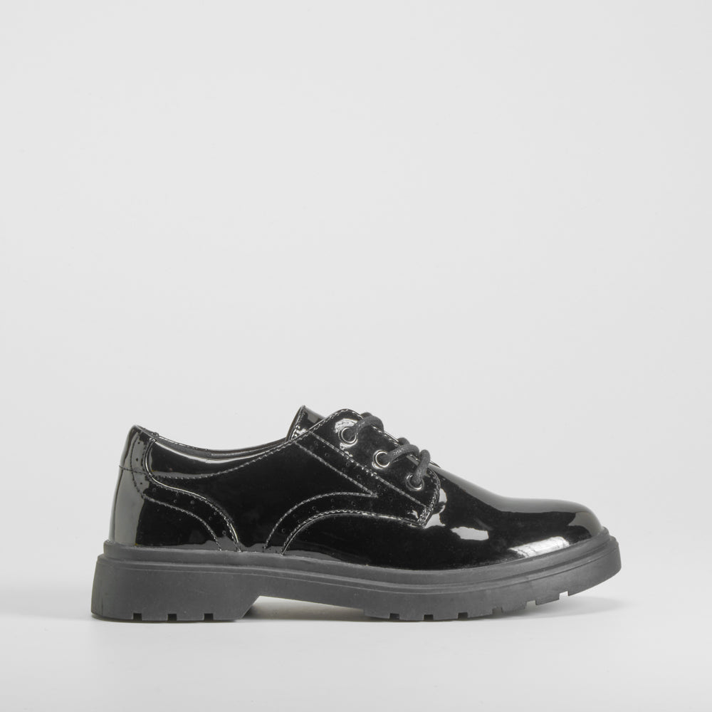 Zapato de cordones de charol negro OH GIRL