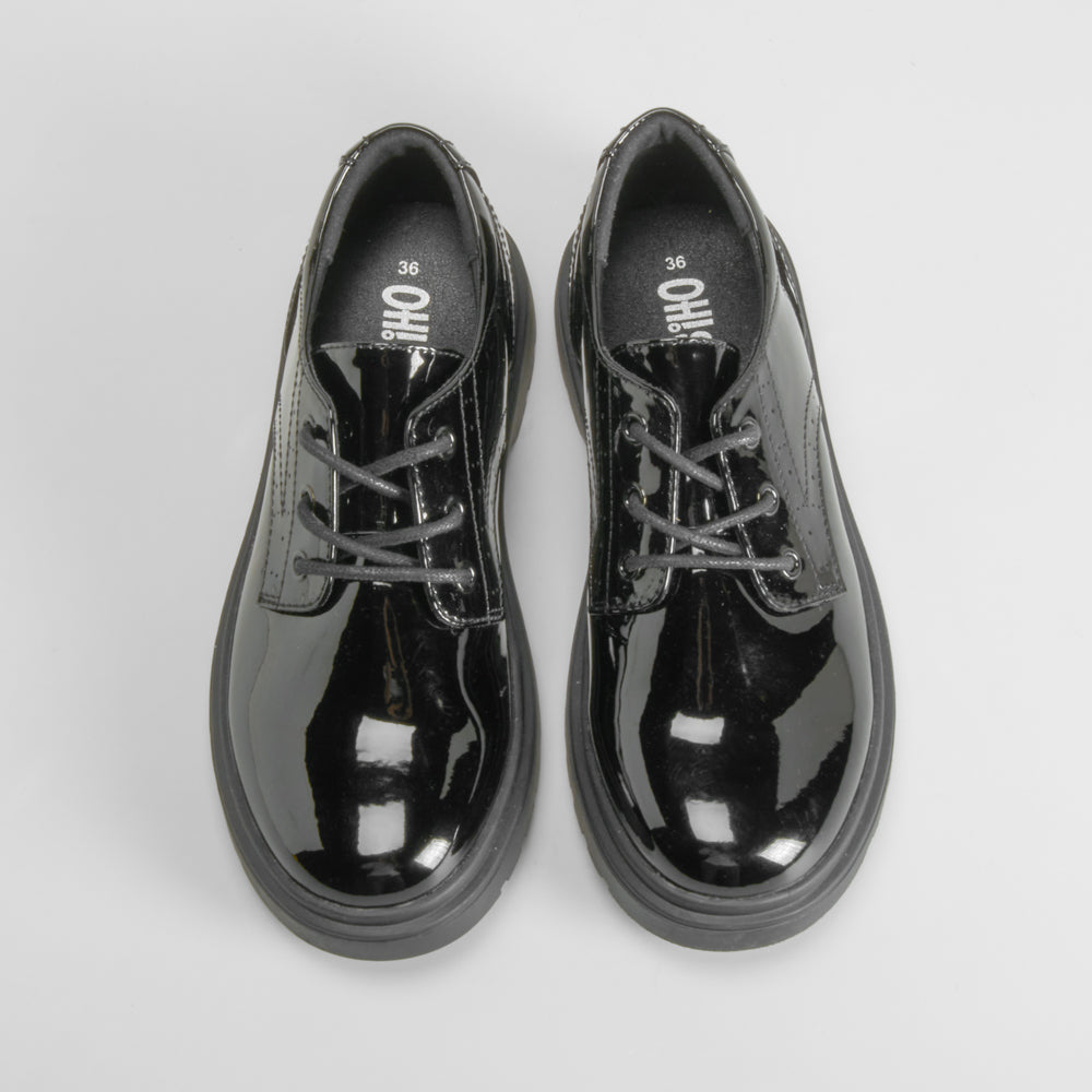 Zapato de cordones de charol negro OH GIRL