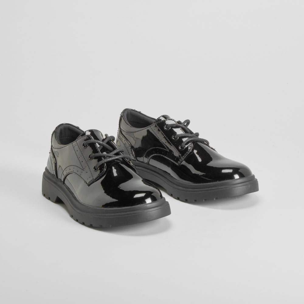 Zapato de cordones de charol negro OH GIRL