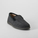 Zapatilla casa cerrada cuadros negra COMFEET