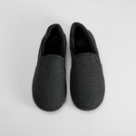 Zapatilla casa cerrada cuadros negra OLYNE