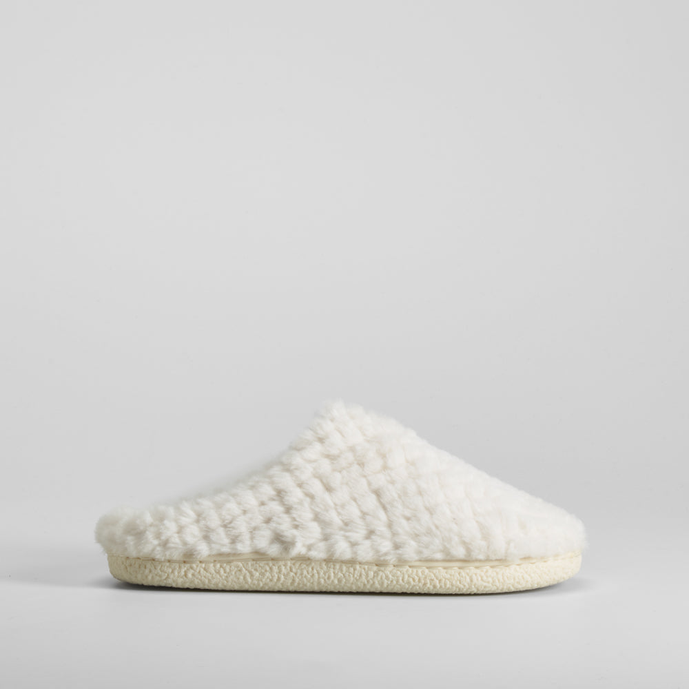 Zapatilla casa pelo grabada blanca OLYNE