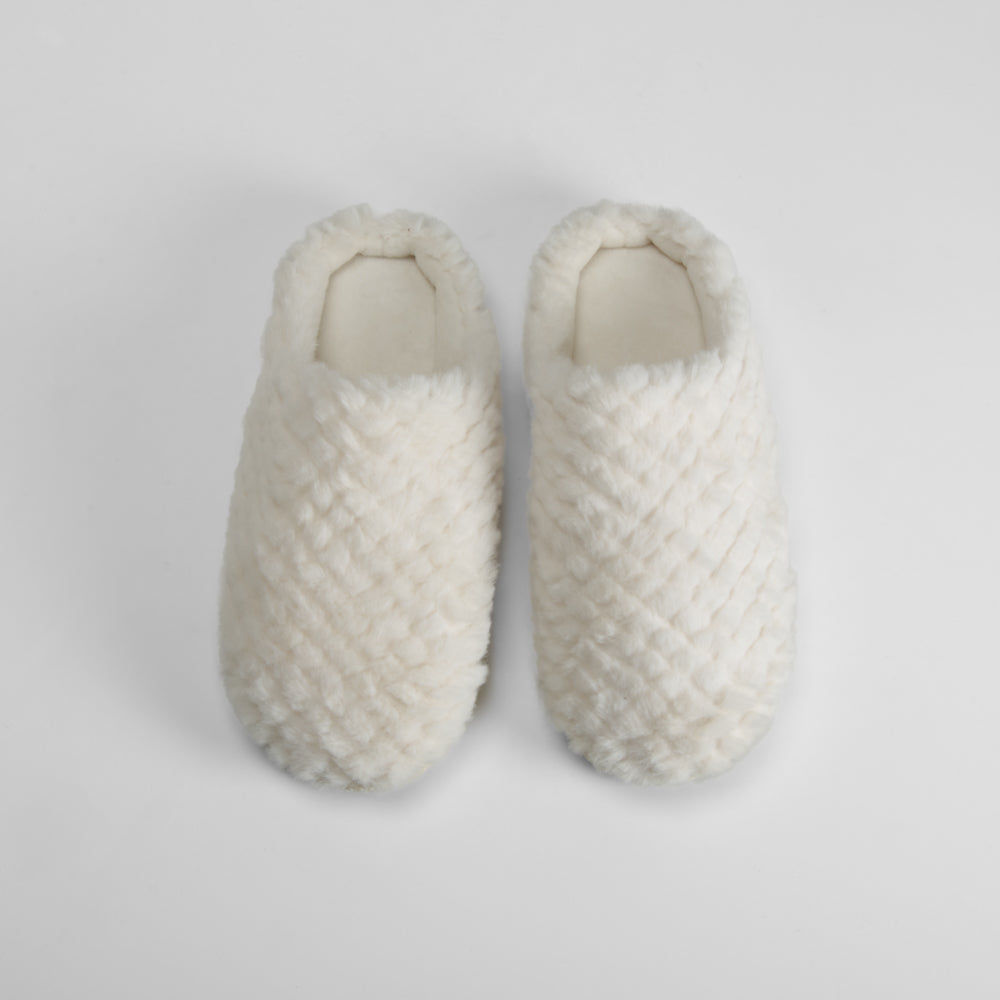 Zapatilla casa pelo grabada blanca OLYNE
