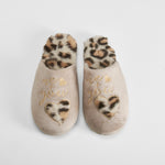 Zapatilla casa corazón y animal print beige OLYNE