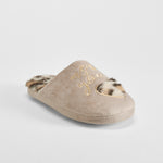 Zapatilla casa corazón y animal print beige OLYNE
