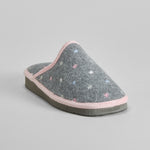 Zapatilla casa florecitas gris OLYNE