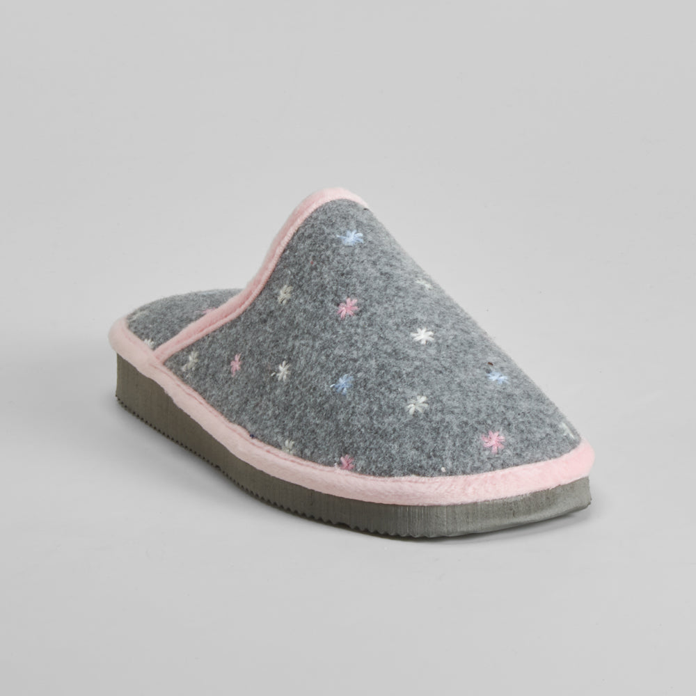Zapatilla casa florecitas gris OLYNE