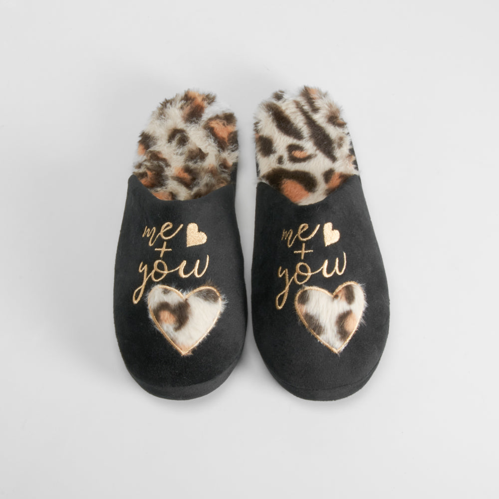 Zapatilla casa corazón y animal print negra OLYNE