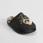 Zapatilla casa corazón y animal print negra OLYNE