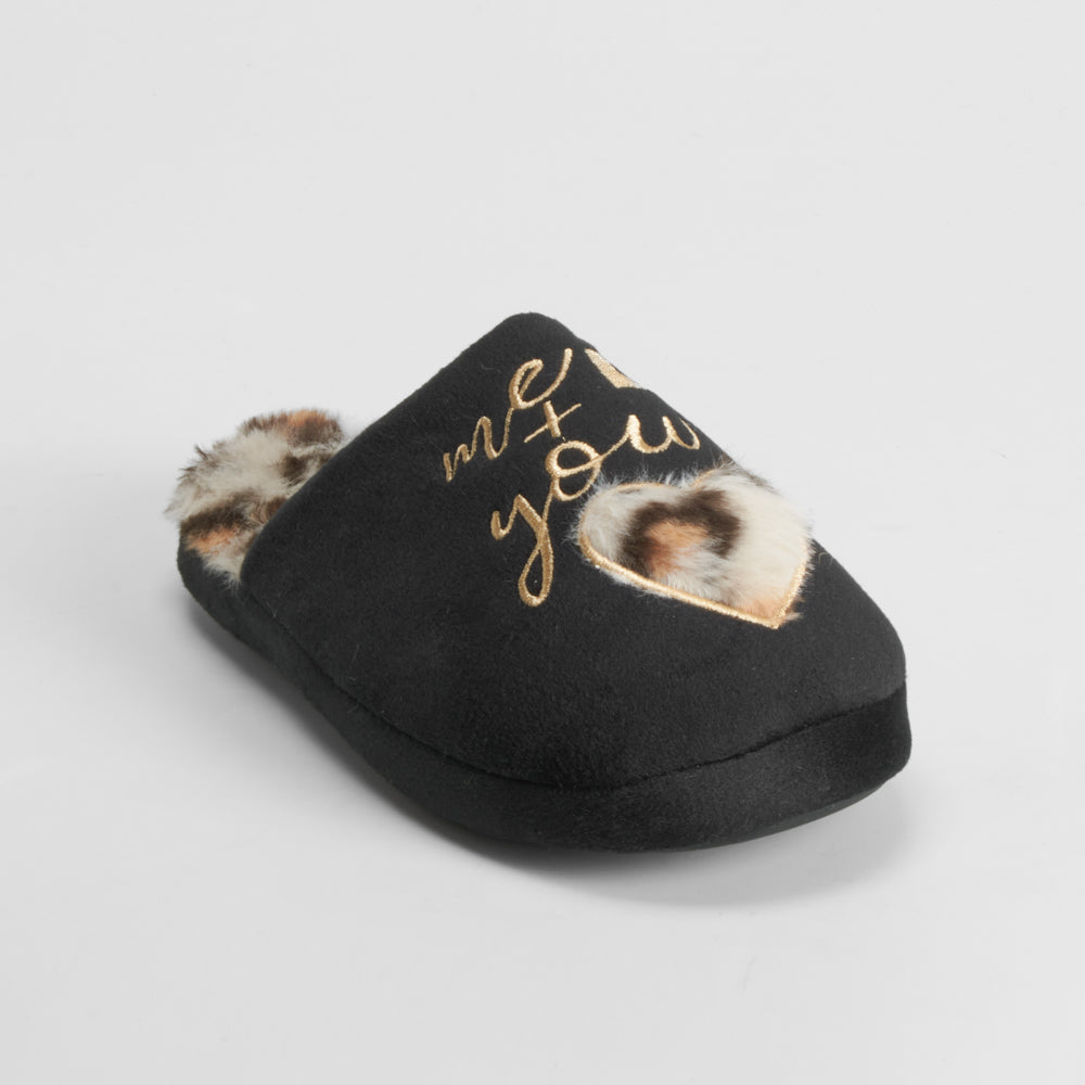 Zapatilla casa corazón y animal print negra OLYNE