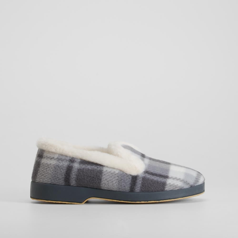 Zapatilla casa gris cuadros cálida OLYNE