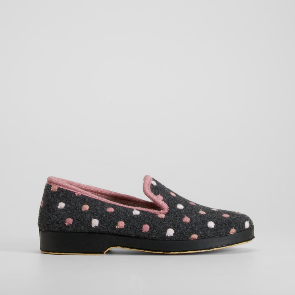 Zapatilla de casa cerrada gris lunares OLYNE