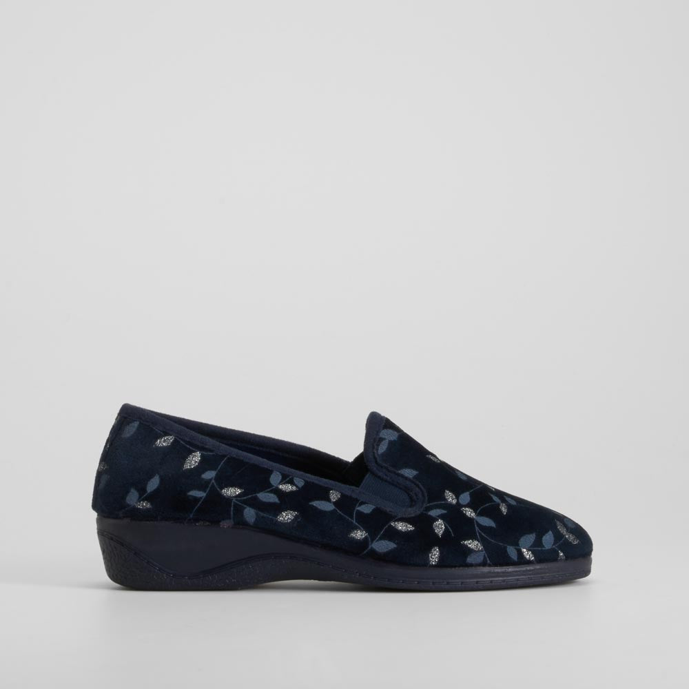 Zapatilla casa cerrada cuña azul print hojas OLYNE