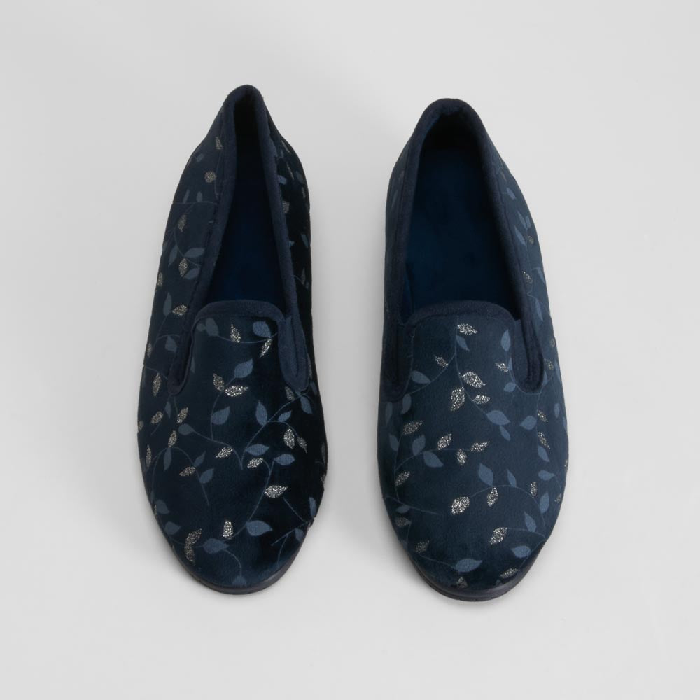 Zapatilla casa cerrada cuña azul print hojas OLYNE