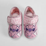Zapatilla casa cerrada velcro bebé rosa STITCH