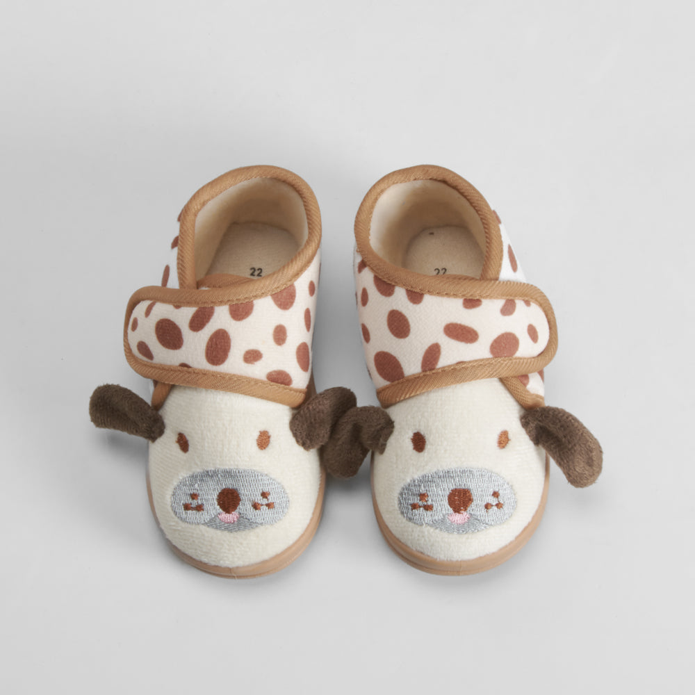 Zapatilla casa cerrada velcro bebé dalmata OLYNE