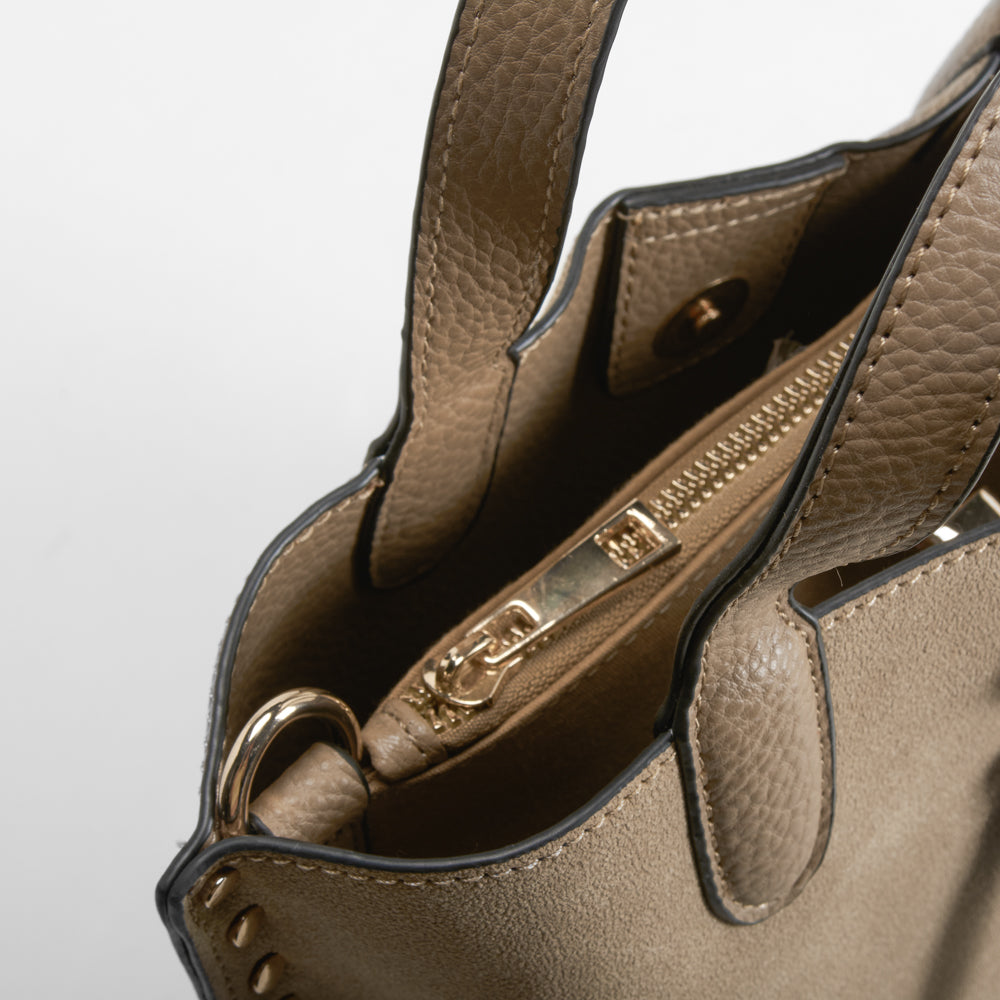 Bolso de mano tachuelas beige PICCOLA PIU
