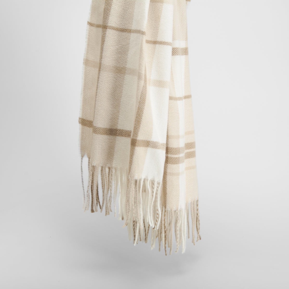 Bufanda flecos y cuadros en tonos beige MERKAL