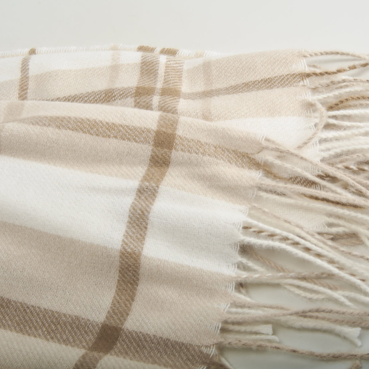 Bufanda flecos y cuadros en tonos beige MERKAL