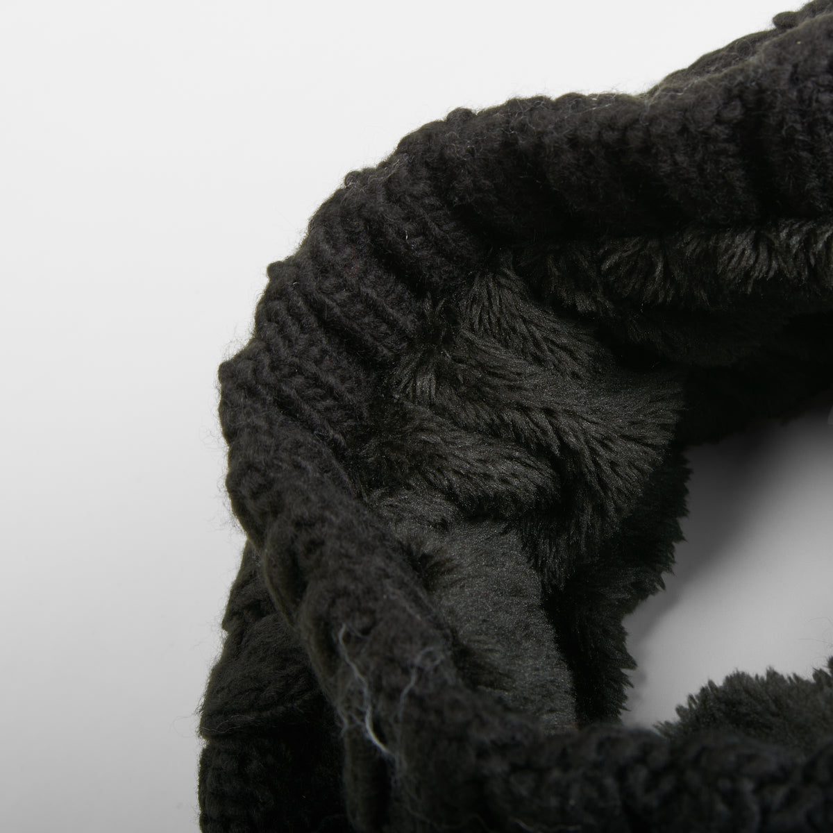 Cuello punto trenzado negro MERKAL