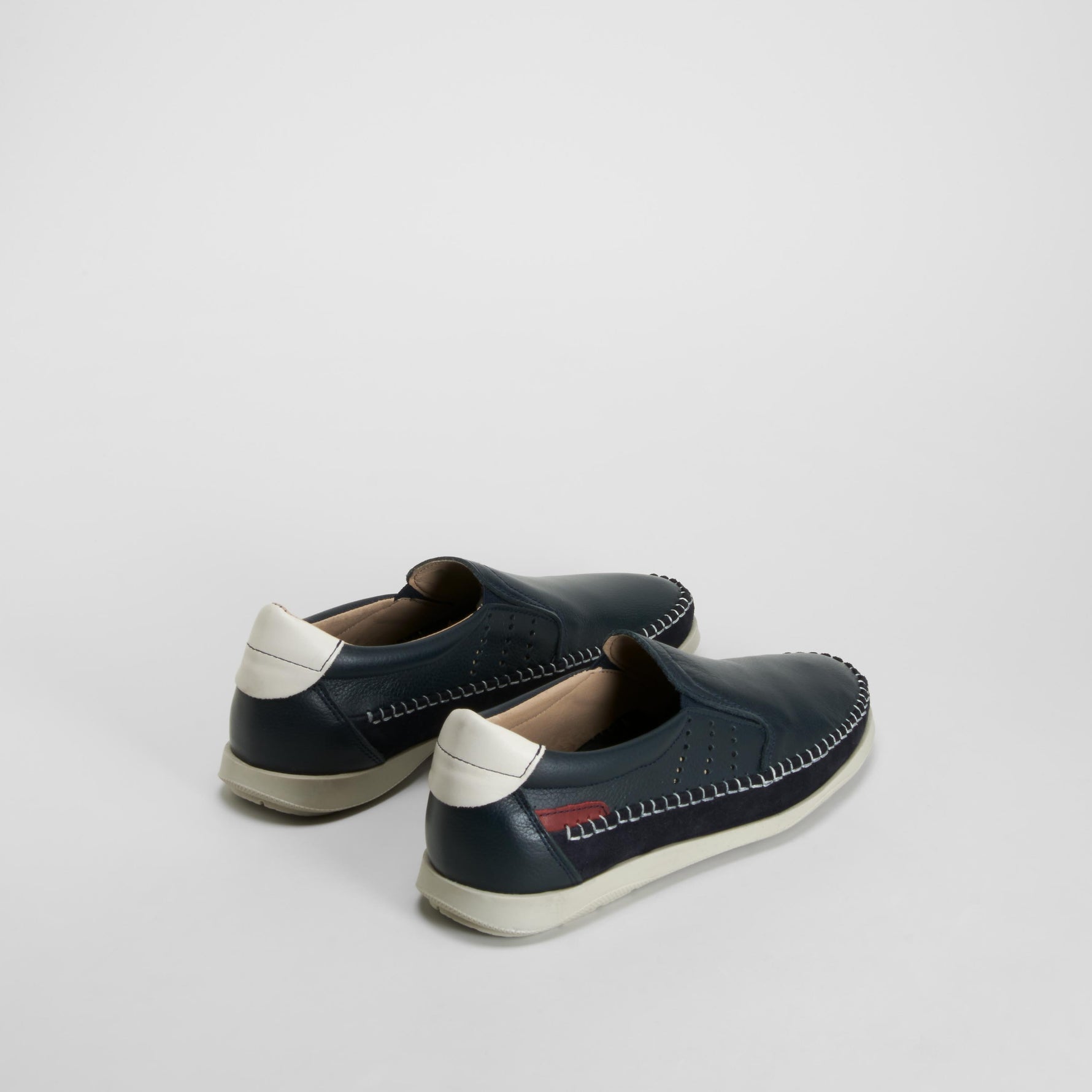 Mocasín slip on piel azul marino COMFEET