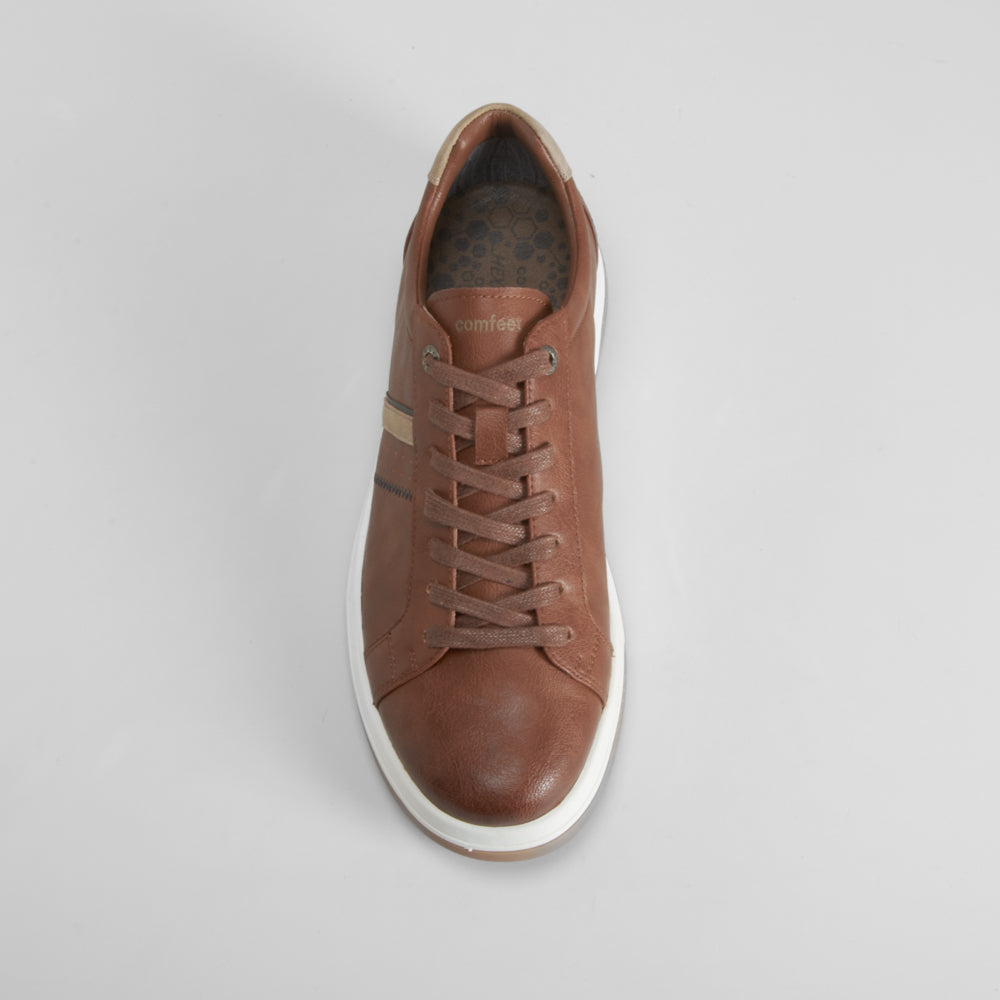 Zapatilla casual marrón detalles beige COMFEET