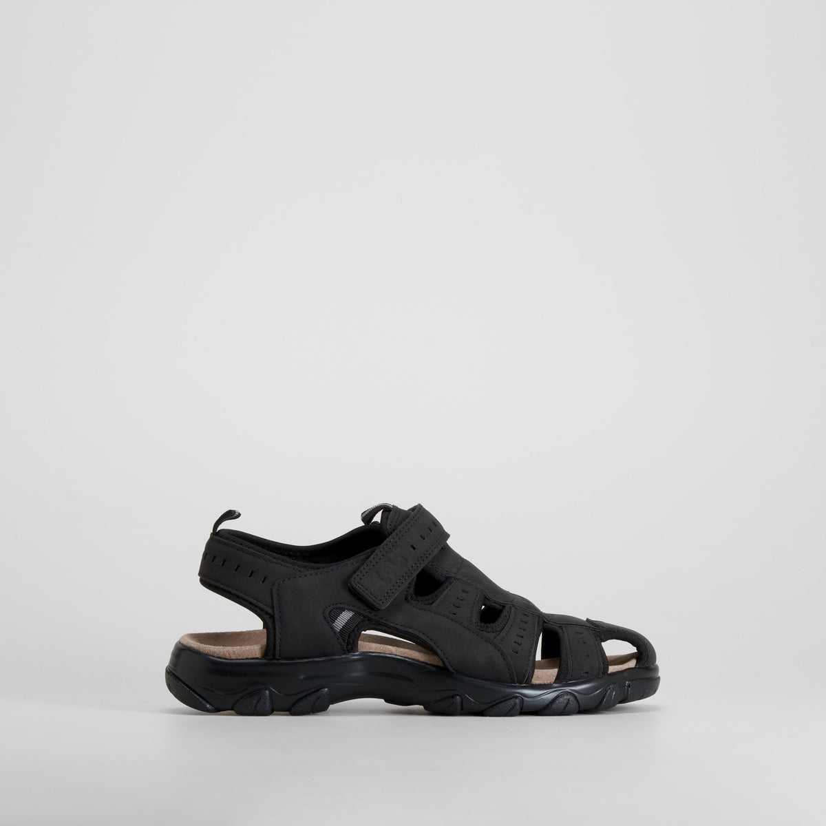 Sandalia deportiva cerrada negra LOIS