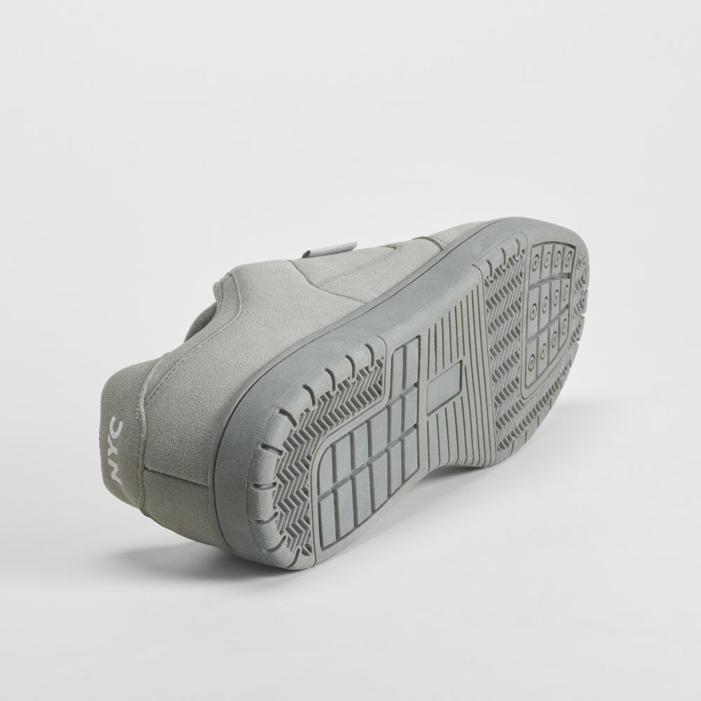 Deportiva skate gris NYC