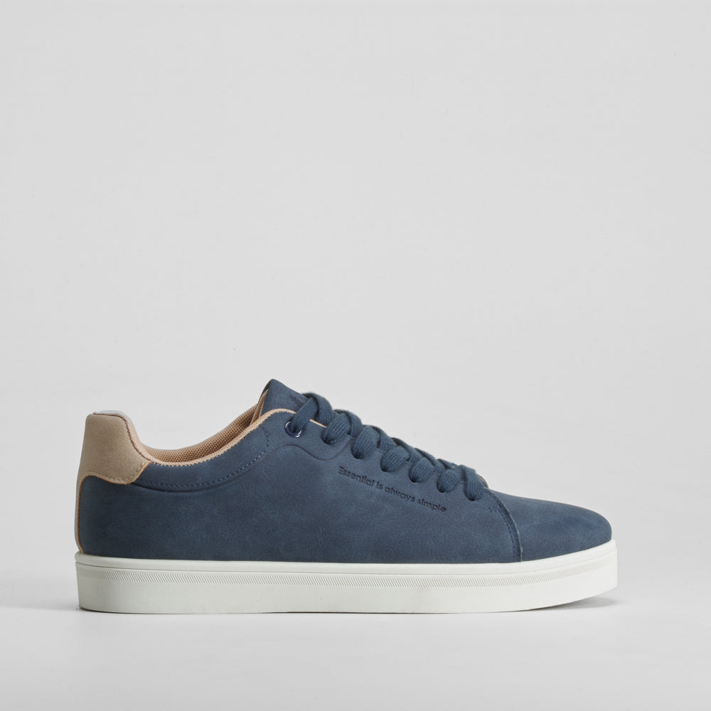 Deportiva casual azul marino y beige NYC