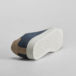 Deportiva casual azul marino y beige NYC
