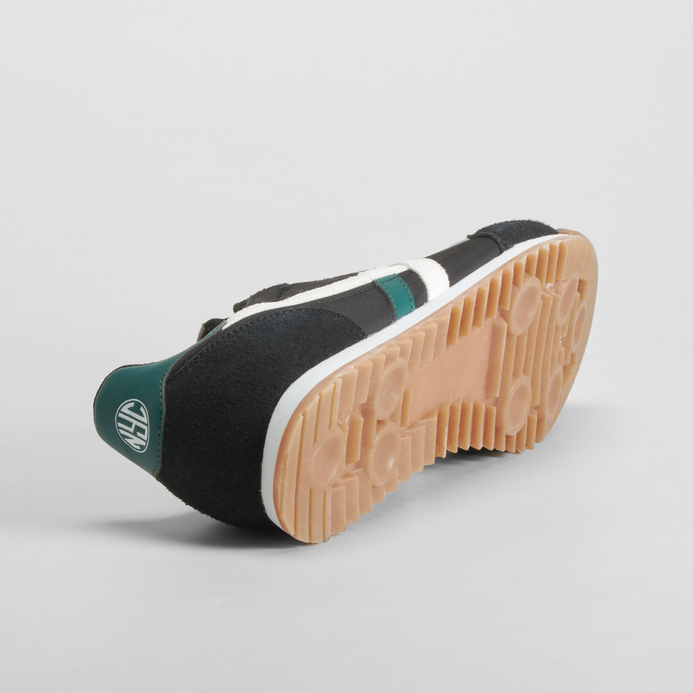 Sneaker retro negra y verde NYC